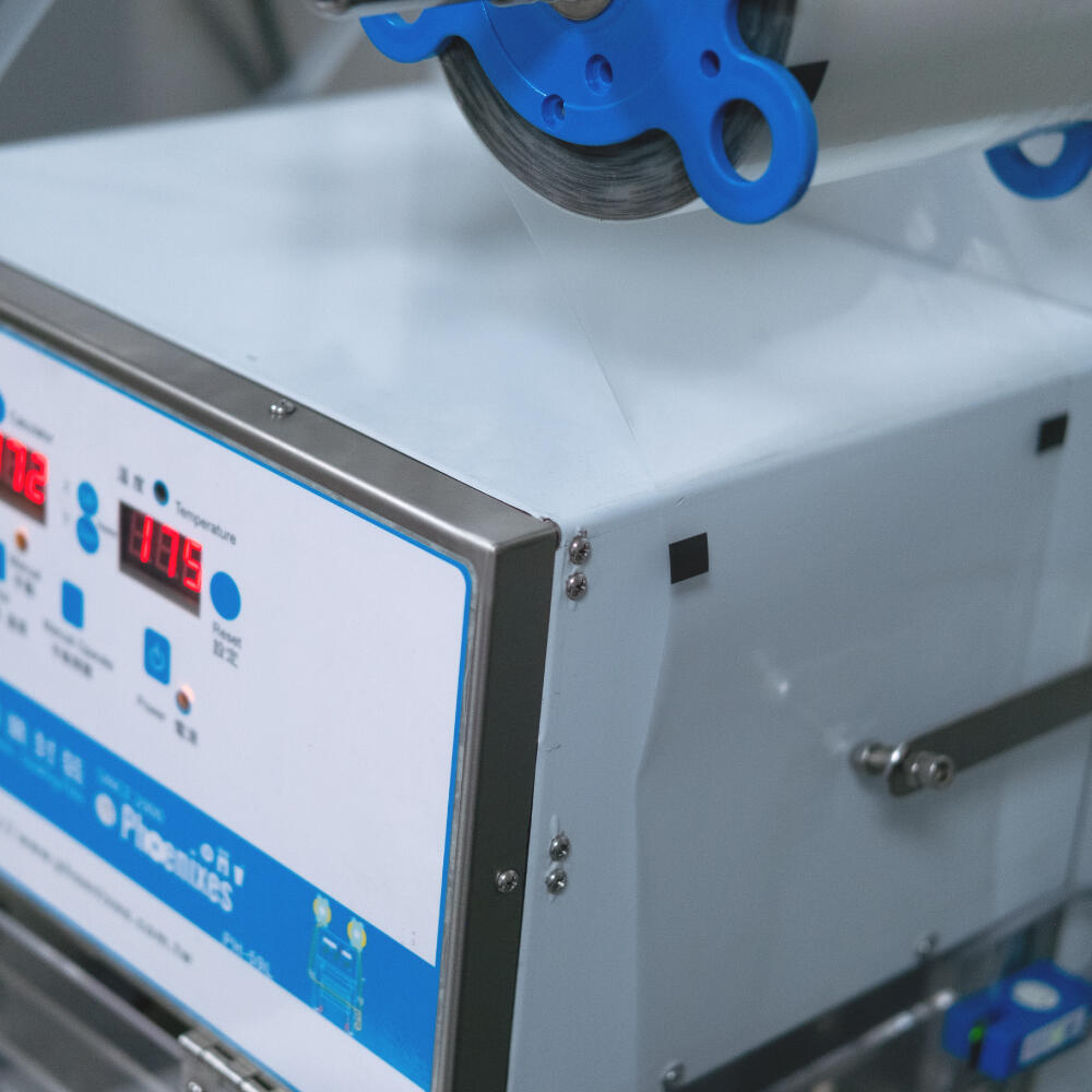 #430 Food-Grade Stainless Steel Housing Made with food-grade stainless steel housing, ensuring durability and hygiene for the tray sealer.