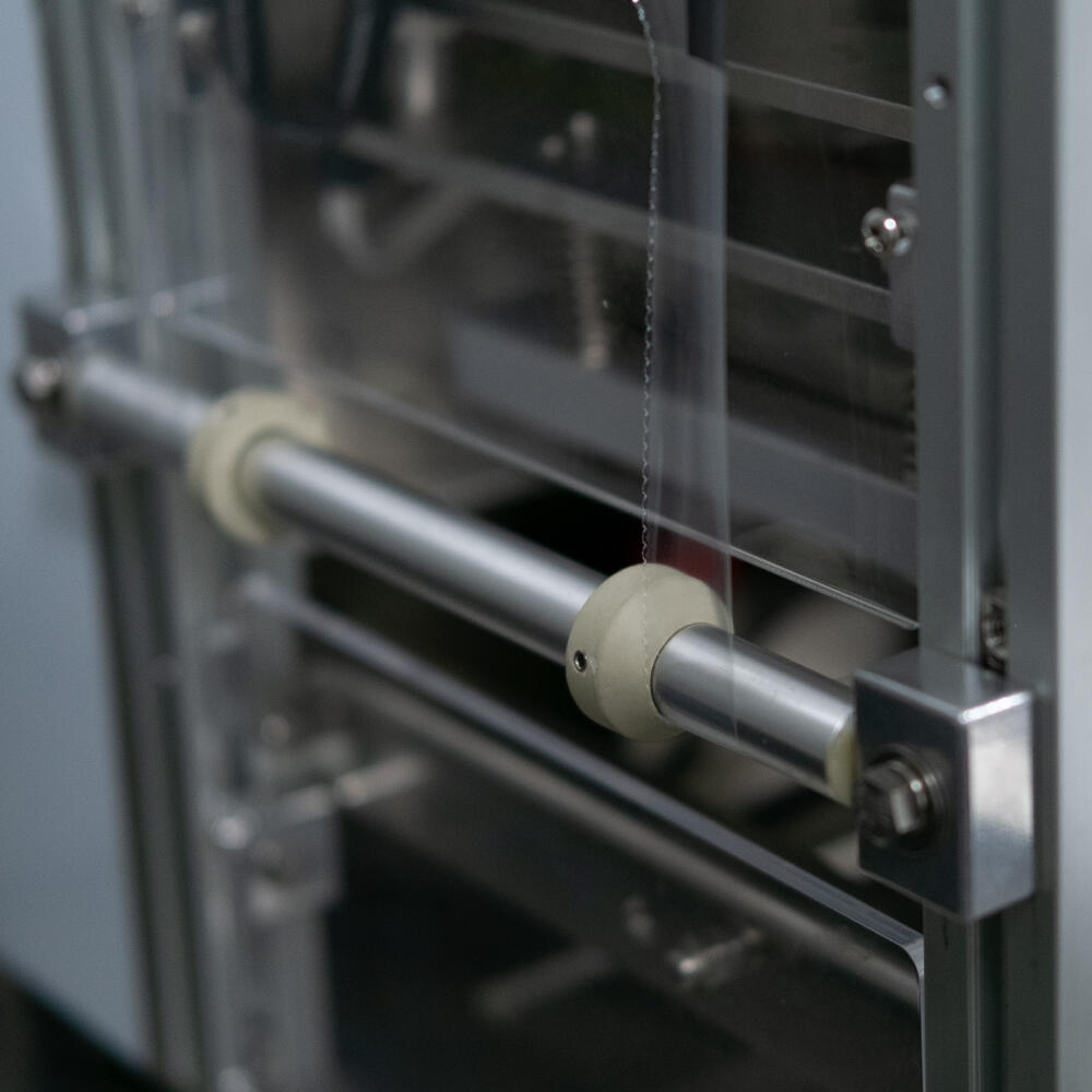 Film Expansion Wheel The expansion wheel stabilizes the film roll to effectively prevent pattern misalignment.