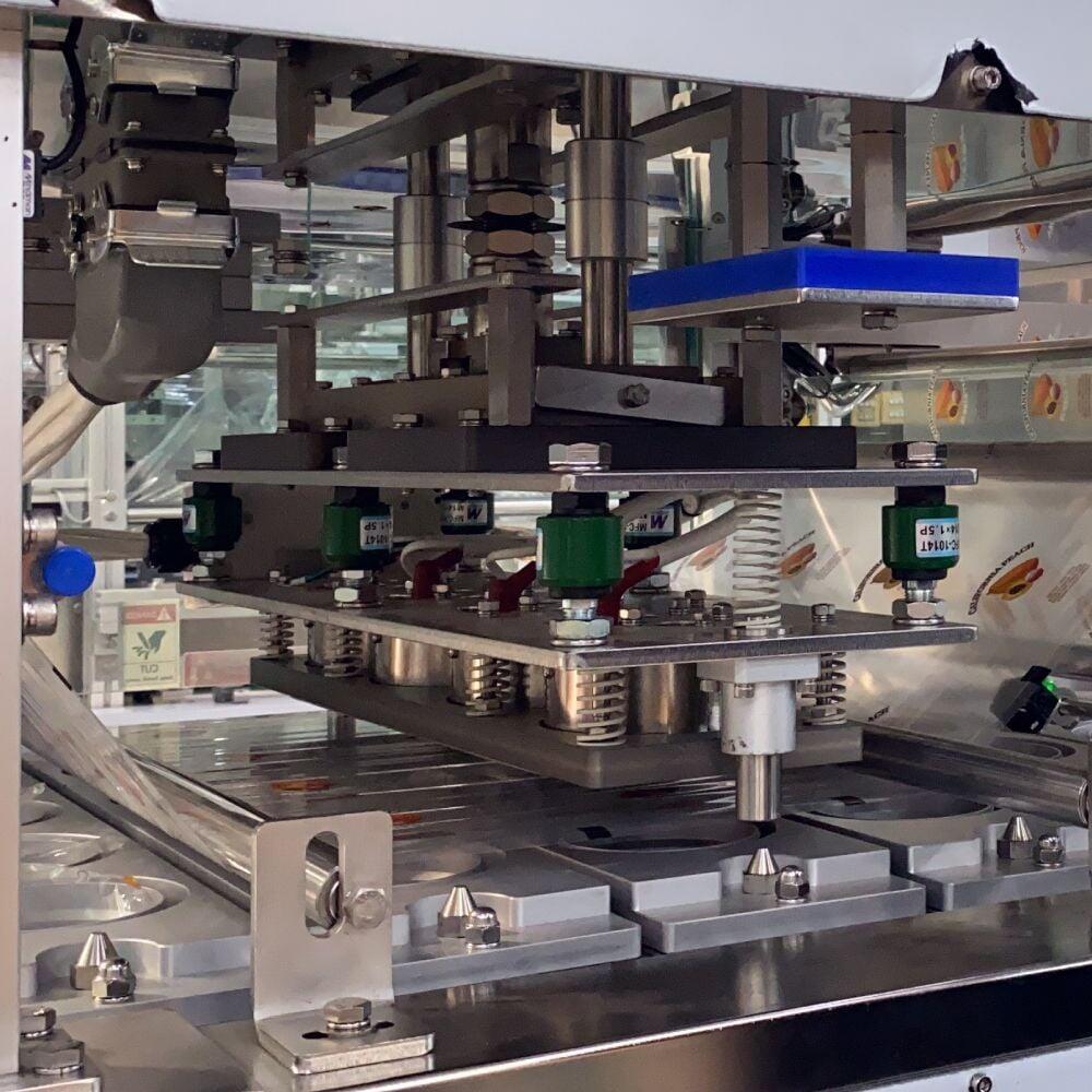 PH-22/66 filling nozzle above a container mold